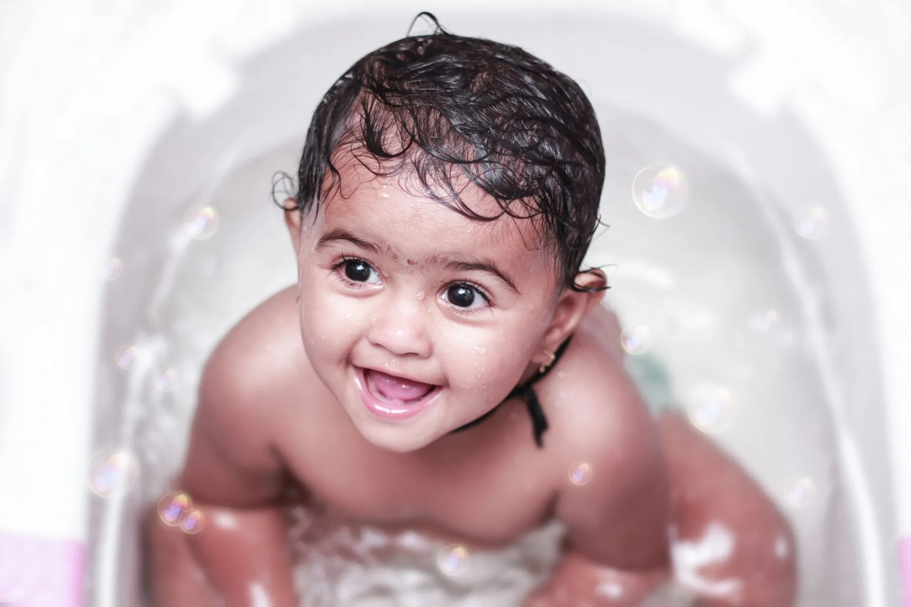Toilette de bébé : préparer le matériel et le rangement
